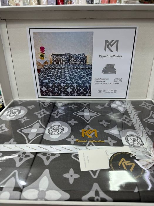 Постельное бельё в подарочной коробке