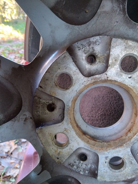 Предлагам 4 бр.джанти с датчици за електрички I 3на BMW.