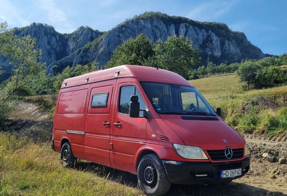Mercedes-Benz Sprinter CDI 213 Autorulotă pregătită pentru Camping Off-Grid cu Panou Solar