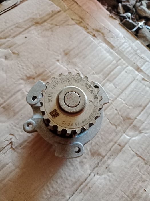 Авто запчасти помпа бу