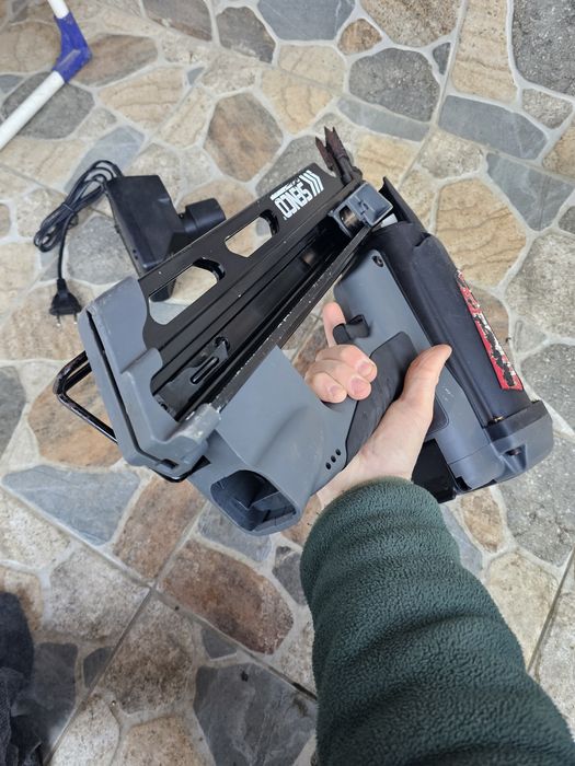 Pistol cuie Senco SGT90i