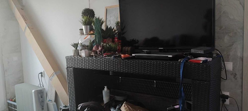 Чисто нови полиратанови мебели - диван, фотьойли, маса. Подарък бар.