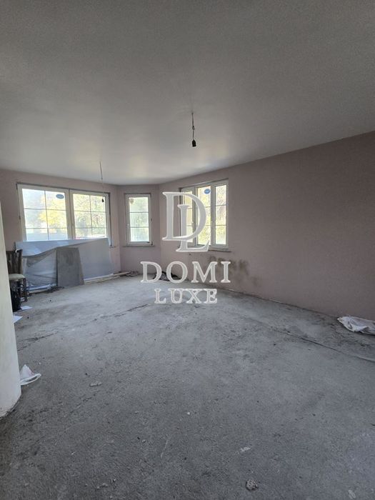 Продава се Къща в София, Витоша - 900 кв.м за 680 €/кв.м - Снимка #2