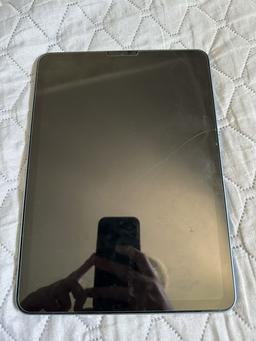 Продам iPad Air 5