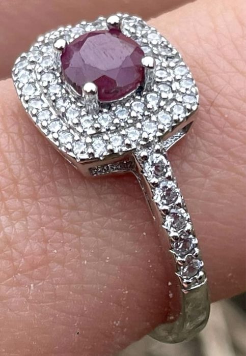 Сребърен пръстен с естествен рубин