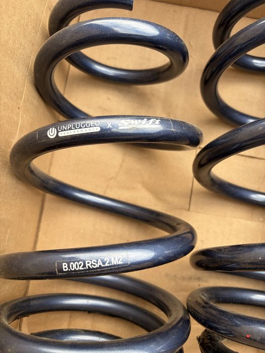 Dual rate пружини за Тесла Модел 3