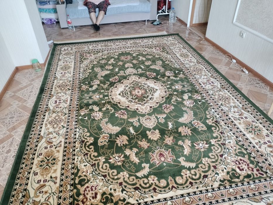 Продам ковёр новый