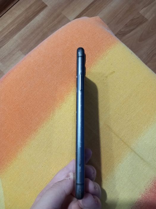 Vand iPhone 11-64Gb 73 Bat Spart fata