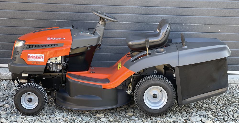 Tractoraș de tuns iarba/gazon Husqvarna TC 130 2014 / cu Coș pentru depozitare iarbă / 350cc / 12.5 cai  Recent adus !