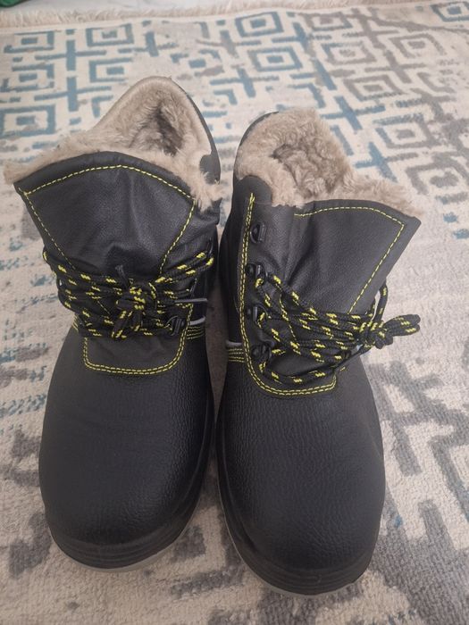 Ботинки продам за 10тысяс новый