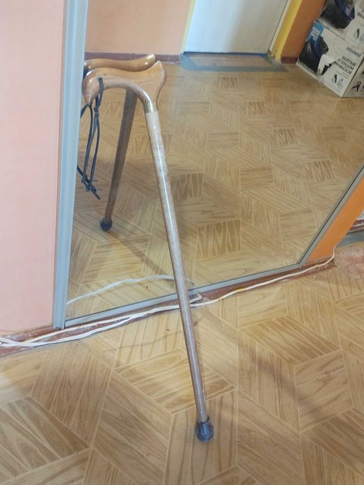 Трость для хотьбы.