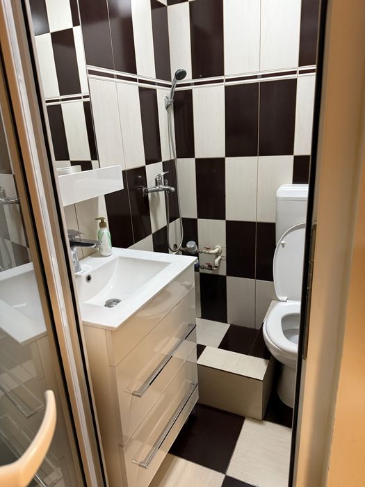 Inchiriez garsoniera cf 3(camera si baie)  ,pe str Patria (Zona Calea Romanilor),150€+cheltuieli lunar si 200€ garantia! Tel 0740979541