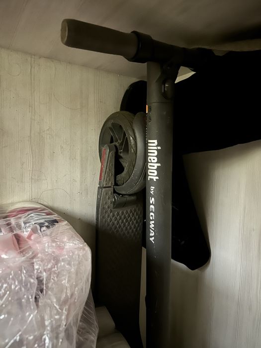 Продам электросамокат Ninebot KickScooter ES