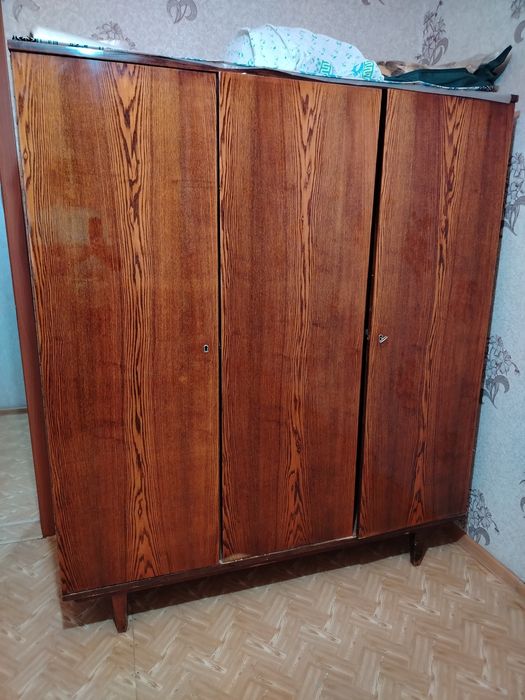 Продам советский шифоньер