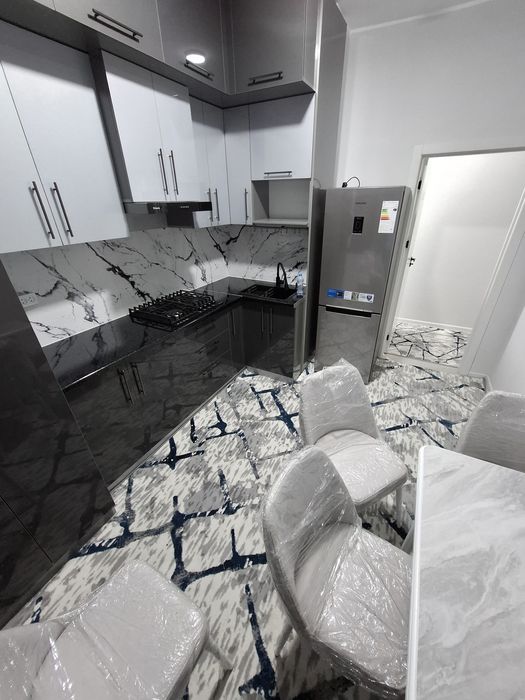 Sotiladi. 2 xona 4 etaj. Barcha jihozlari bilan.