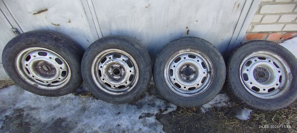 Продам комплект резины с дисками на 14