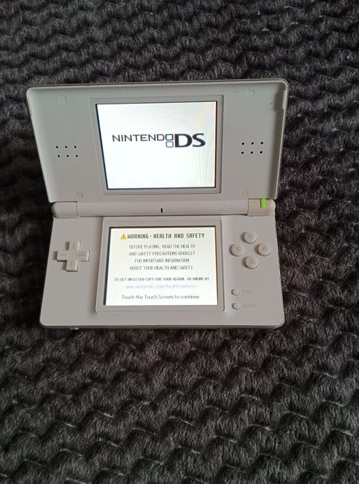 Vând Nintendo ds
