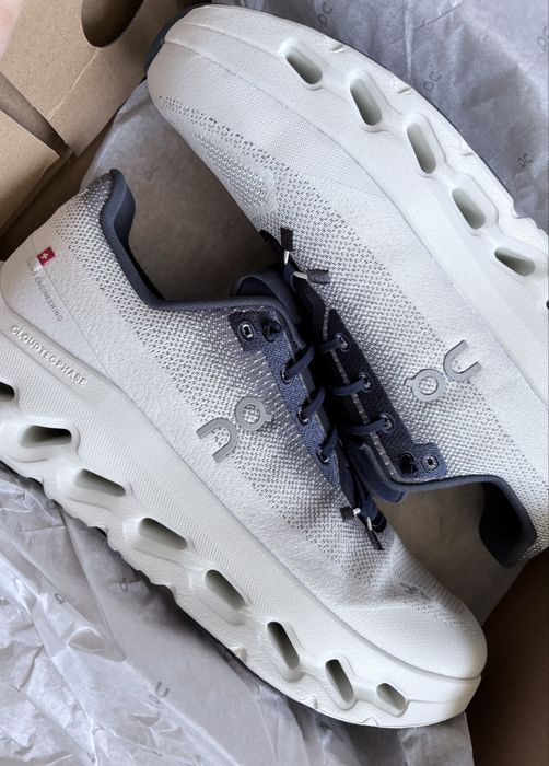 On кроссовки Cloudtilt