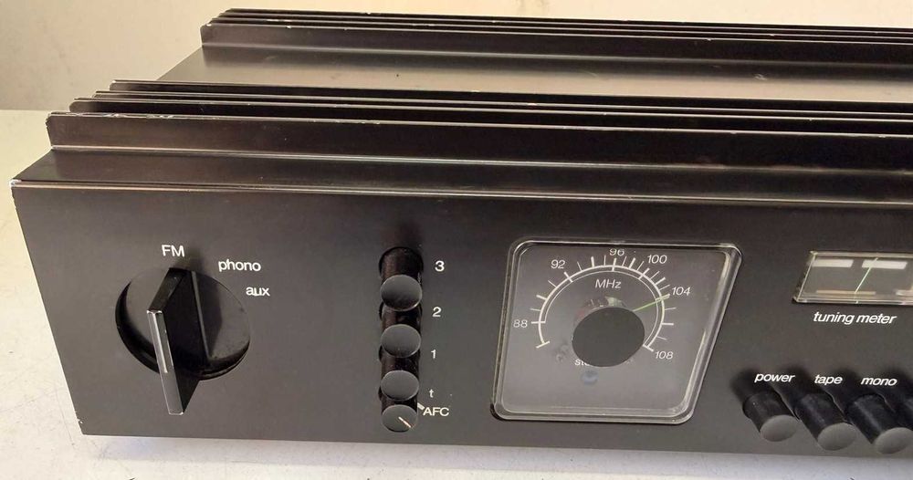 Statie Amplificator cu Radio Sonab R 4000 – Sunet Suedez de Excepție