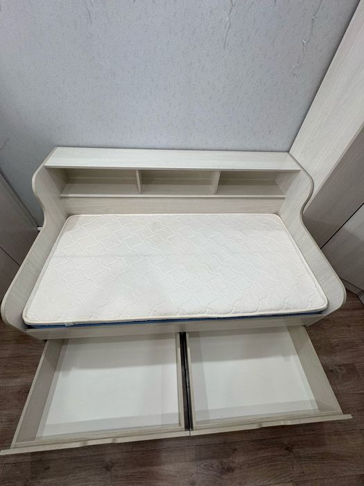 Кровать подрастковая с матрасом