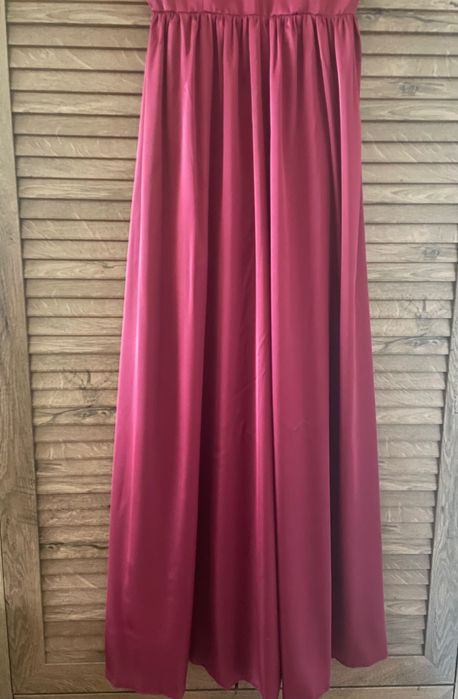 Дълга сатенена рокля