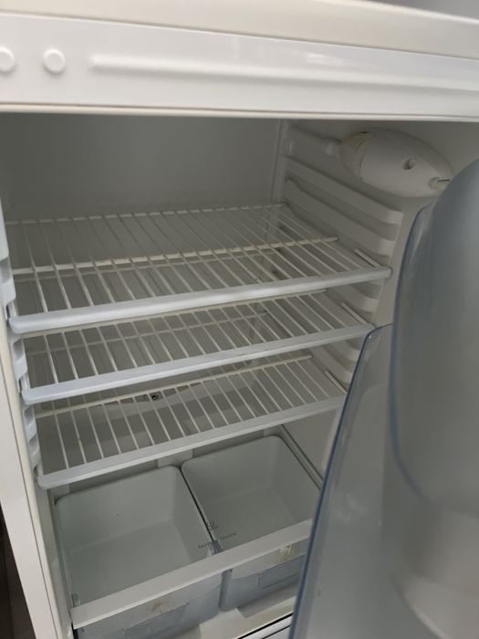 Продам холодильник Indezit