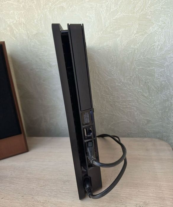 Sony playstation 4 slim