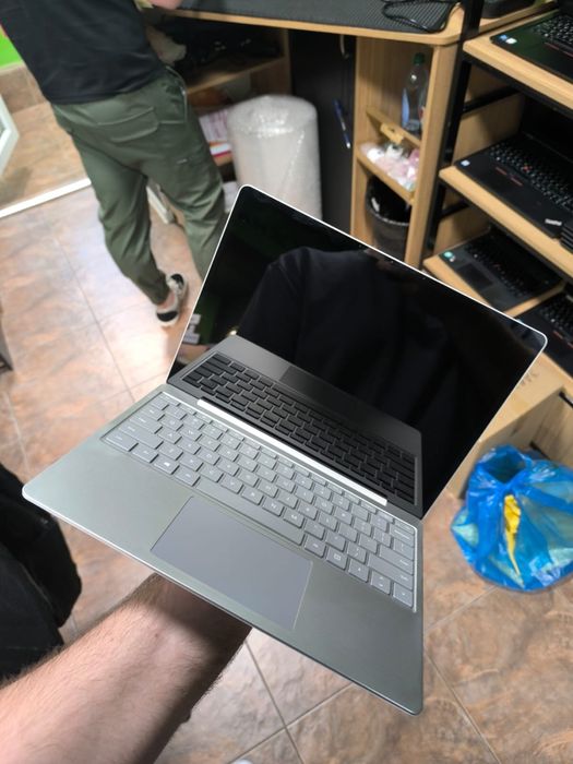 Microsoft Surface Laptop Go