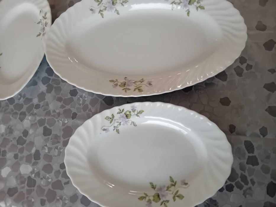 Плато от порцелан и три чинии, производство на завод Китка