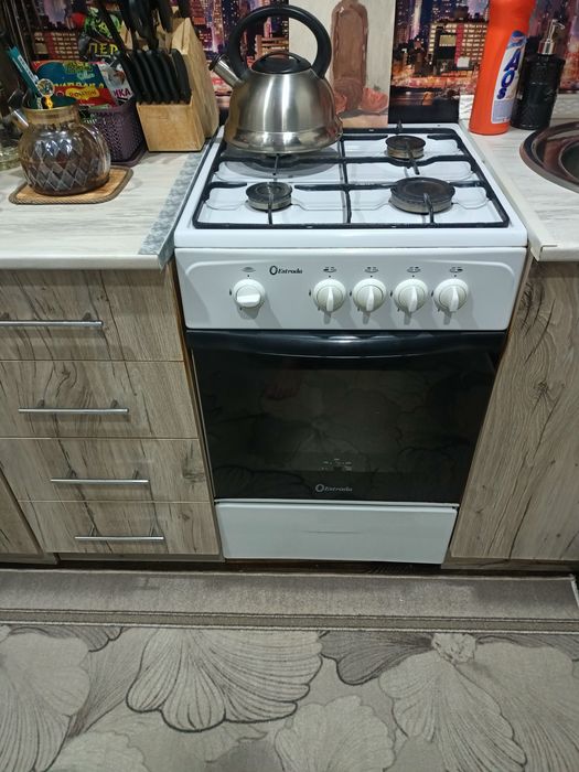 Продам газ плиту