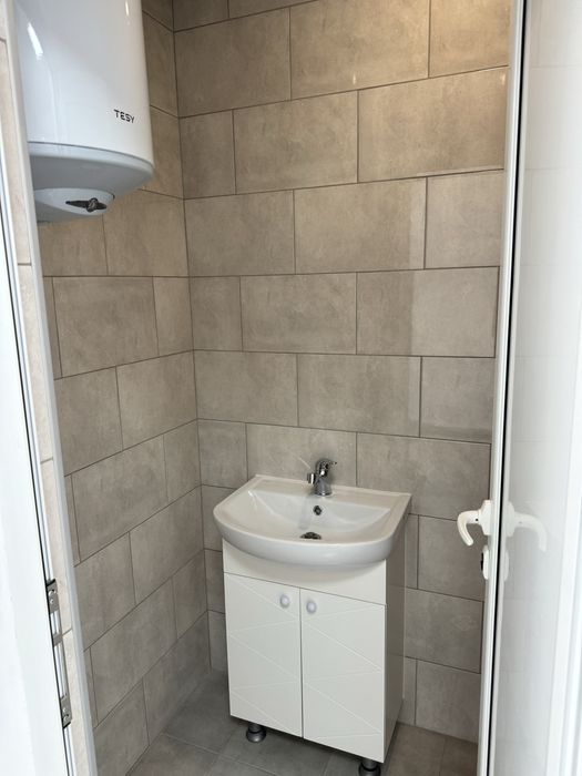 Дава се под наем Магазин в Асеновград - 180 кв.м за 612 € - Снимка #3