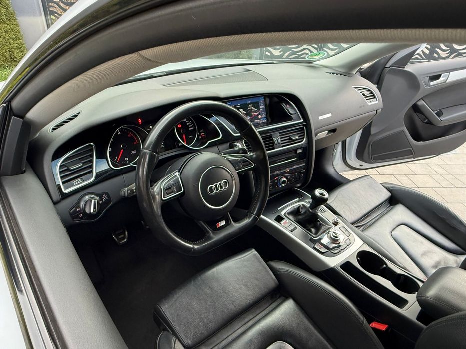 Audi A5 Competition / Distronic / Navigatie / Lane Assist / Senzori Parcar / 190 CP