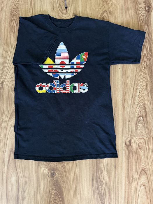 Tricou adidas.
