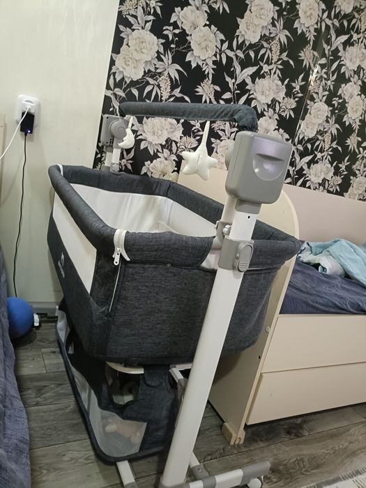 Продам Манеж кровать для младенцев