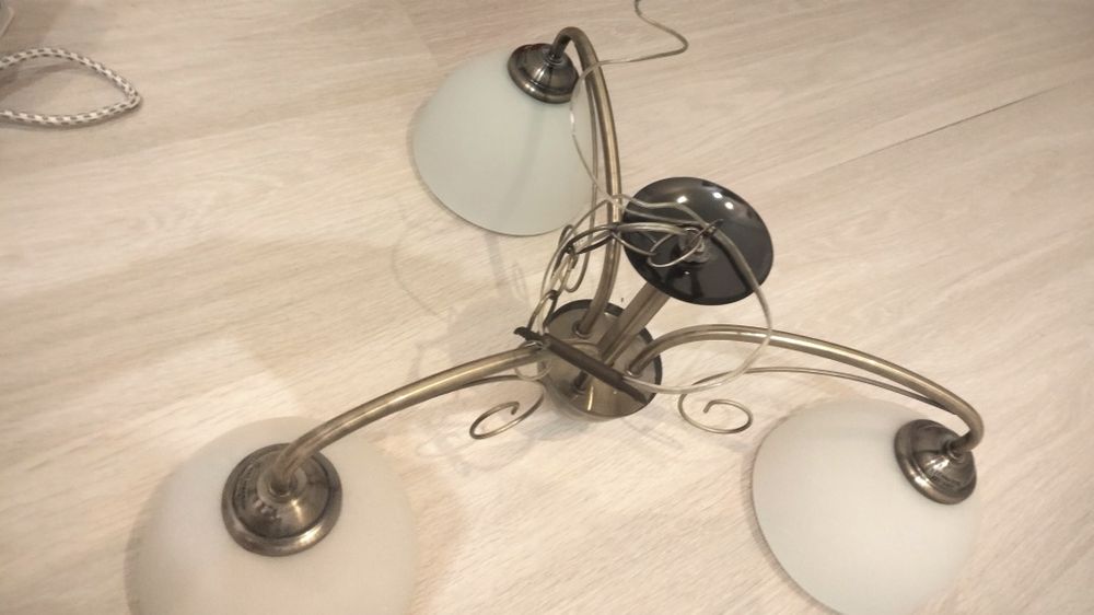 Продается люстра для интерьера