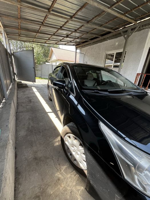 Tayota Avensis 2010 года