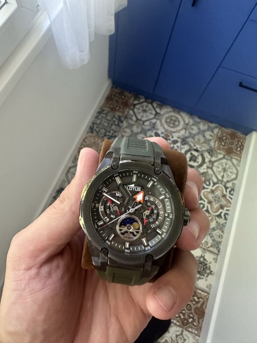 Мъжки часовкик Lotus 18946/5 не различим от нов !