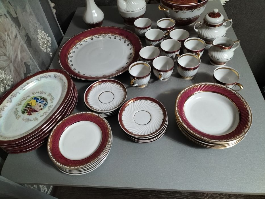 Продам сервиз чайно- столовыйбу