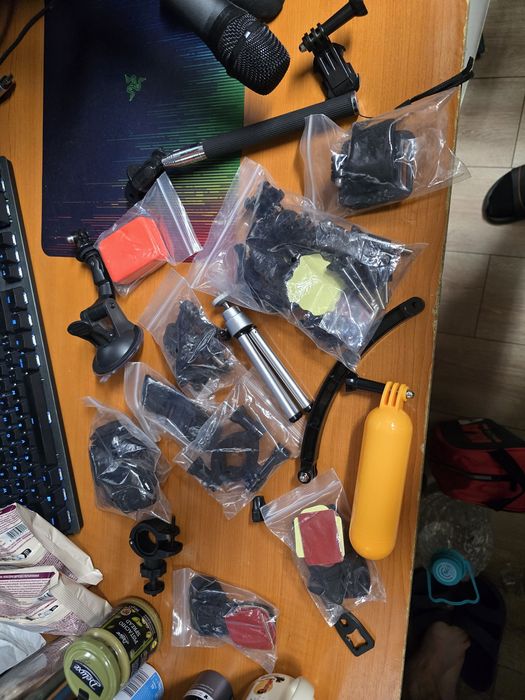 GoPro Hero 10 + accesorii + card 32GB SanDisk Extreme