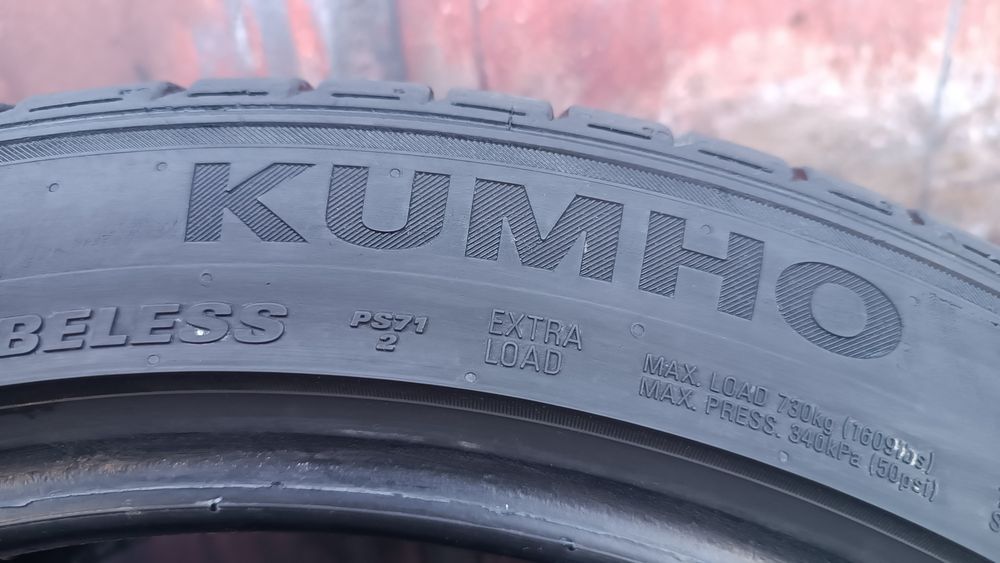 245/40/18 Kumho .