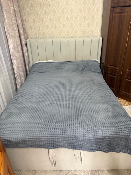 Продам кровать с матрасом