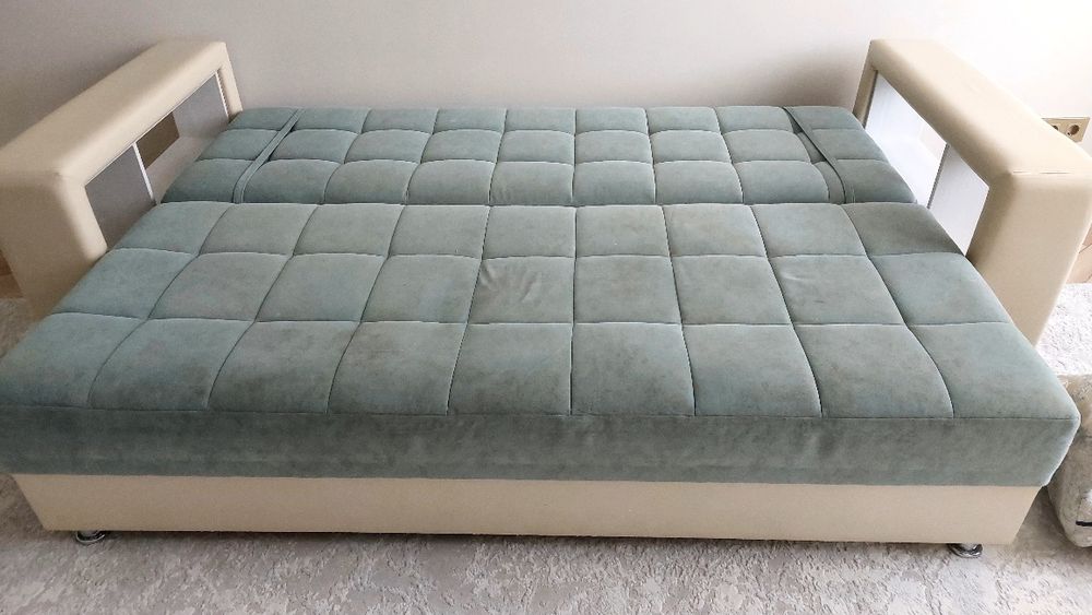 Продам диван раскладной.