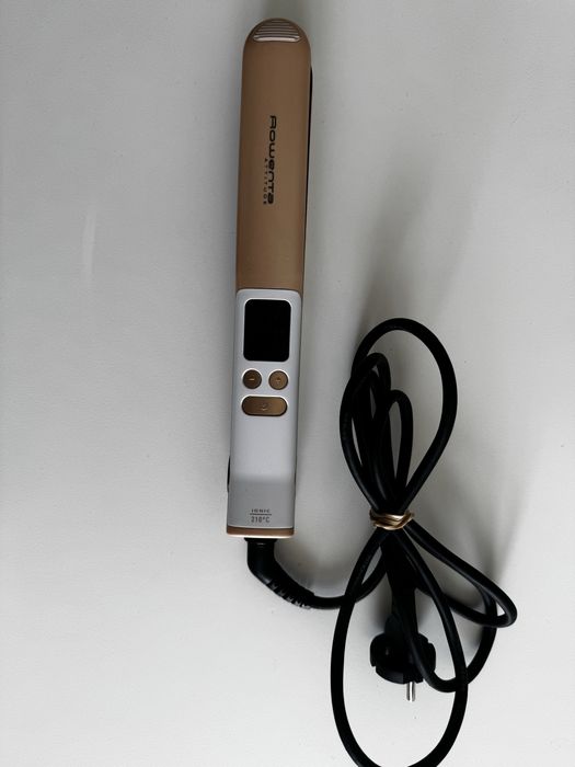 Placă de îndreptat părul Rowenta CF7150