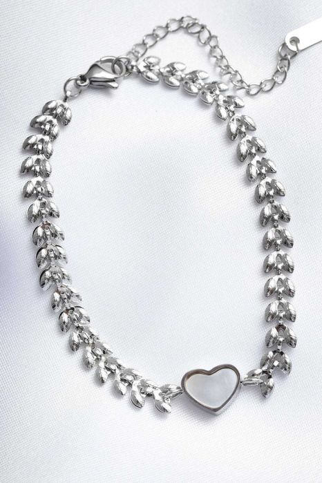 Луксозна дамска гривна Laurel Heart с лаврови листа и сърце от седеф