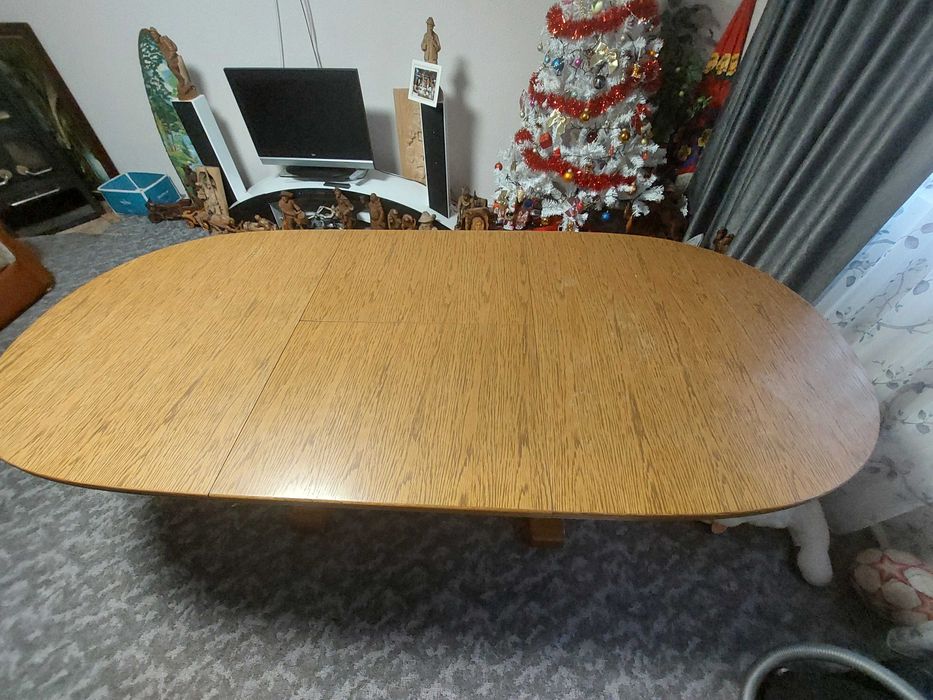 Masă din lemn masiv