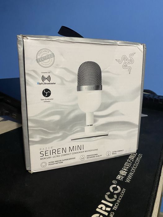 Razer Seiren Mini  бял – нов
