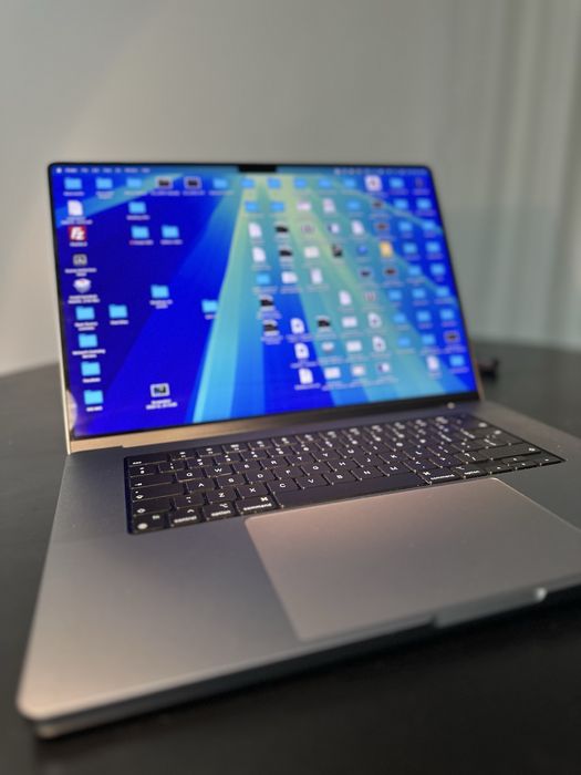 Vand Macbook M2 Pro 16”-512gb