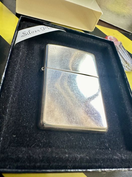 Zippo / argint placat din 2002 /05 + flint si pietre originale.
