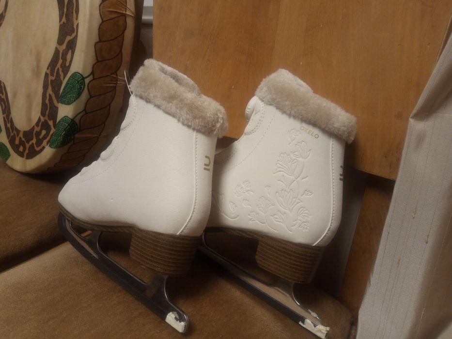 Дамски кънки за фигурно пързаляне