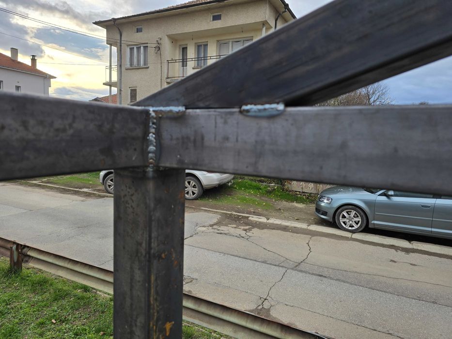 Метална конструкция 3х2х2 изработва